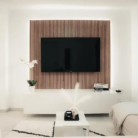 Modern Andalusian House One Minute From The * Фуэнхирола