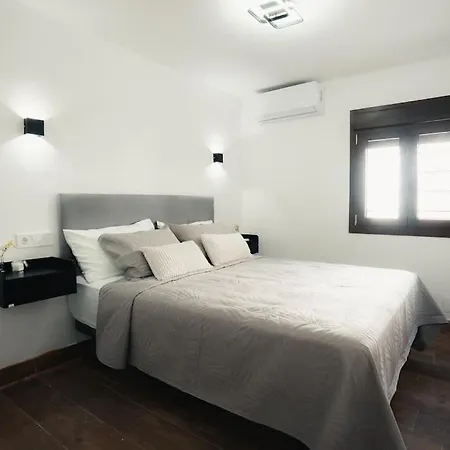 Modern Andalusian House One Minute From The