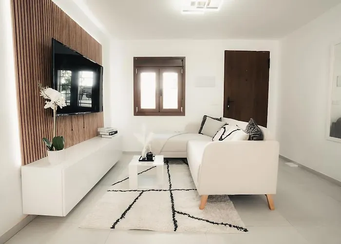 Modern Andalusian House One Minute From The *