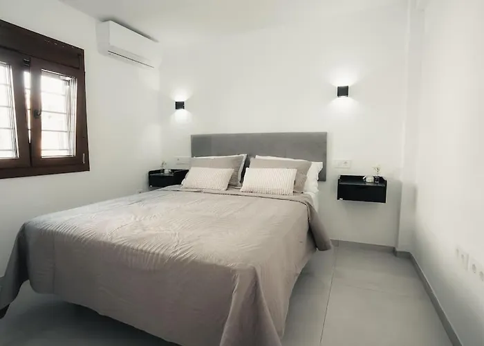 Modern Andalusian House One Minute From The * フエンヒロラ