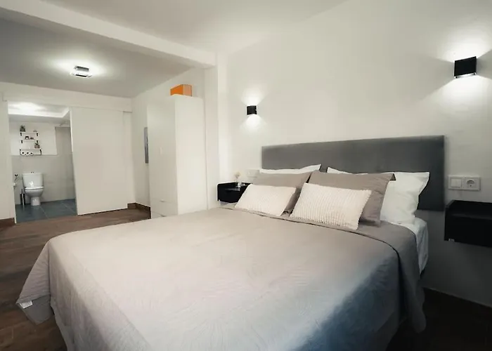 Modern Andalusian House One Minute From The アパート